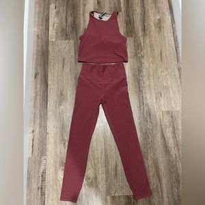 Vuori Clean Elevation Leggings and Top Set